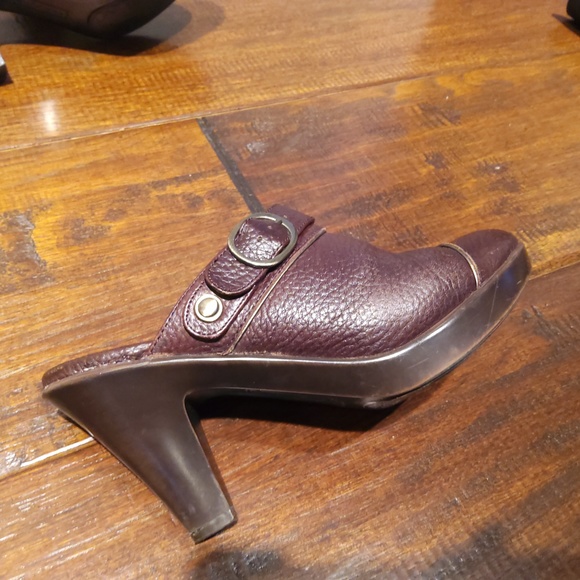 Eurostep dark brown mules size 6.5 buckle detail - Picture 2 of 3